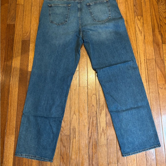 NWT Old Navy Loose Blue Relaxed Jeans - Picture 2 of 4